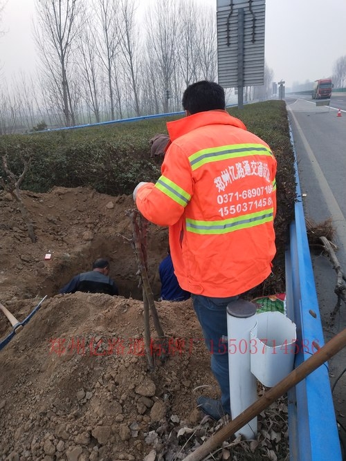 庆阳庆阳高速公路标志牌基础施工案例