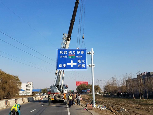 庆阳庆阳道路护栏网网片该如何进行正确的选购呢？